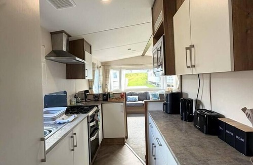Widemouth Bay Resort | Coastal Retreat | Sleeps 6 | Pet Friendly | Bude