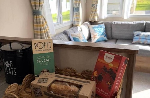 Widemouth Bay Resort | Coastal Retreat | Sleeps 6 | Pet Friendly | Bude