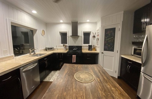 Green Turtle Cay House | Coco Hideaway, Coco Bay, GTC, City Water, Generator & steps to beach-sleeps 4-6.