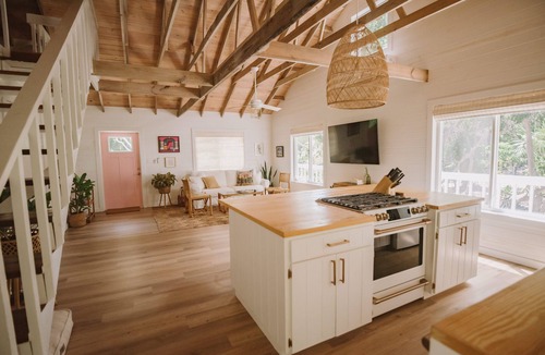 Gregory Town Cottage | Cocomo Cottage - Boutique Retreat at Surfer's Beach