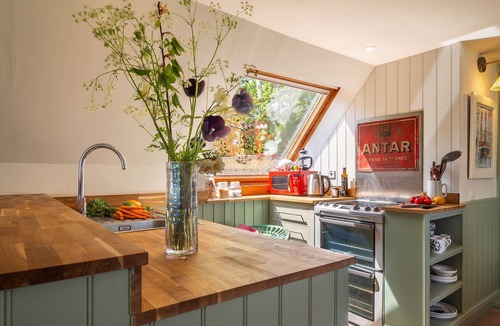 Stansfield Cottage | Colourful and cosy rural hideaway - Aspen Loft