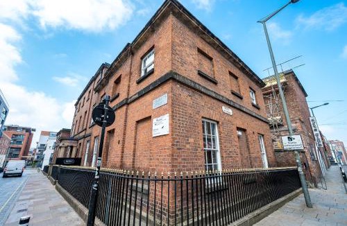 RopeWalks House | Colquitt House - Air Host & Stay - 8BR Sleeps 16