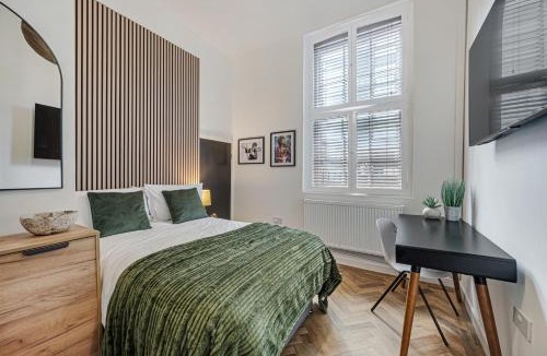 RopeWalks House | Colquitt House - Air Host & Stay - 8BR Sleeps 16
