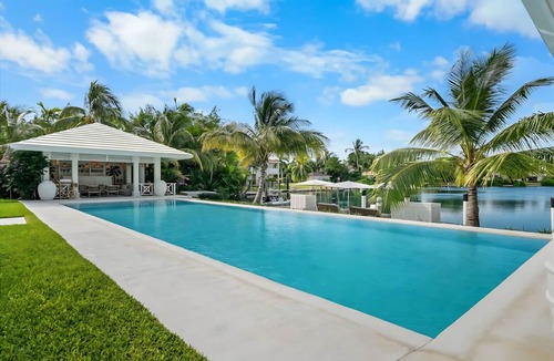 Bedford House | Columbia House – Elegant Canal-Front Estate in Lyford Cay