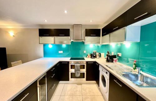 Vincent Square Apartment | Comfortable 2BR Westminster Apartment