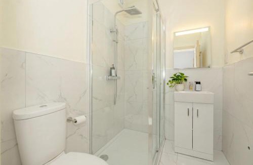 Oval Apartment | Comfortable Flat - Walk to Big Ben and London Eye