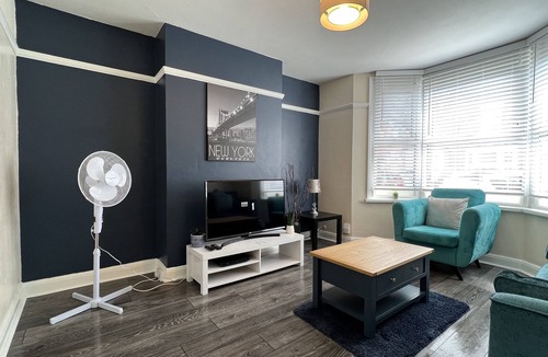 Bedford House | Comfortable King Bed*Parking*Contractors*Families