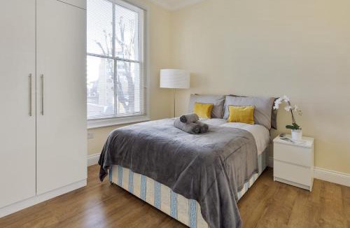 Shepherd's Bush Apartment | Compact Studio Flat - Shepherds Bush-Notting Hill