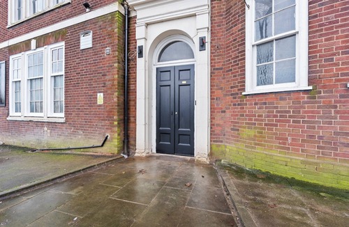 Dudley Apartment | Compact Studios in Dudley