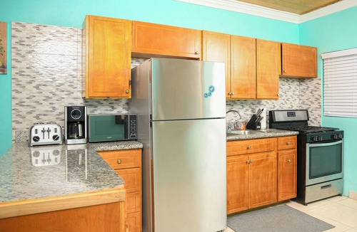 Rokers Point House | Complete Villa Upstairs, 2 Bedroom.