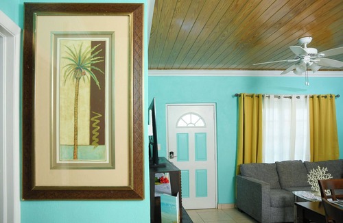 Rokers Point House | Complete Villa Upstairs, 2 Bedroom.
