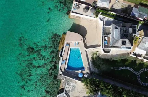 Nassau House | COMPLimentary Car Inc! Naranja House!