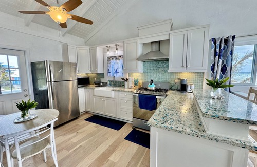 Hope Town House | CONCH QUEST - RIGHT ON THE BEACH AND BEAUTIFUL ATLANTIC OCEAN