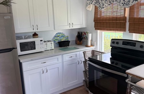 Spanish Wells Cottage | Conched Out Island Cottage, golf cart and ocean kayak included