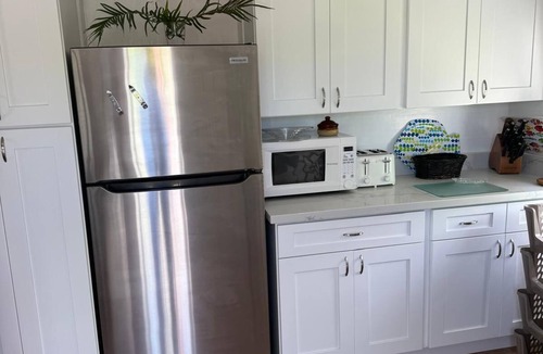 Spanish Wells Cottage | Conched Out Island Cottage, golf cart and ocean kayak included
