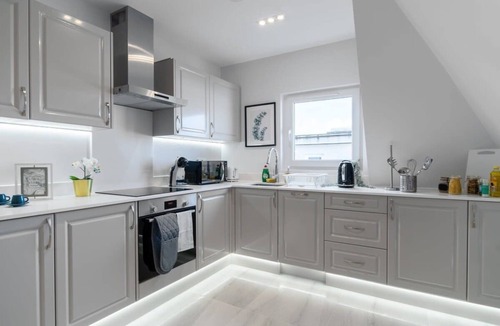 Didcot Apartment | Contemporary 2 Bed Apt in Didcot (Sleeps 7)