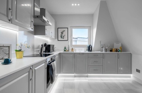 Didcot Apartment | Contemporary 2 Bed Apt in Didcot (Sleeps 7)