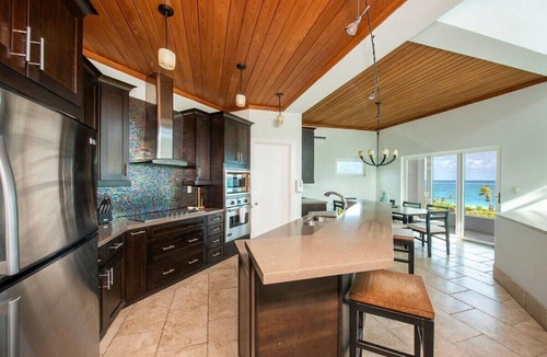 Governor's Harbour Villa | Contemporary Beach Villa In Boutique Club