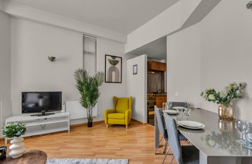 Bunhill Apartment | Contemporary One Bedroom Apartment in City Road, London by MySquare