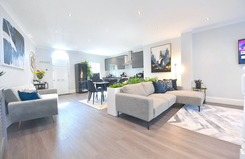 Bishop's House | Contemporary Townhouse near to the London Eye & Waterloo Station
