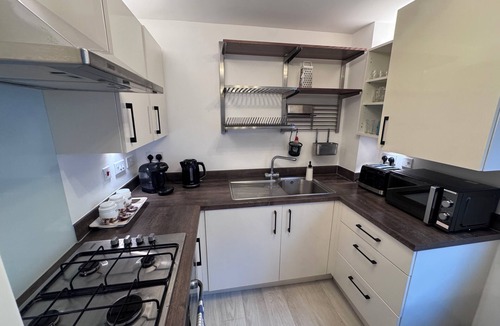 Bedford Apartment | Contemporary Two Bedroom Two Bathroom Apartment with Parking, Bedford