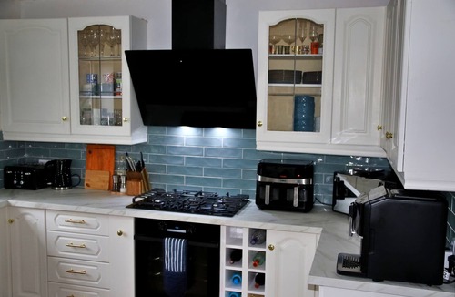 West Hill Apartment | Contractor-Friendly stay - 8 minutes to the tube!