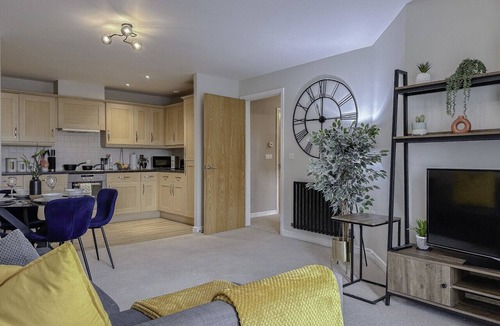 Hatfield Apartment | Contractor Stay Hatfield | Free Parking | Sleeps 4