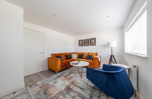 Luton House | CONTRACTORS FAVOURITE, LUXURY LIVING, LARGE PREMIUM HOUSE, NEWLY BUILT, FREE PARKING FOR UP TO 4 VEHICLES, GREAT ACCESS TO CENTRAL LUTON & THE M1 and A6