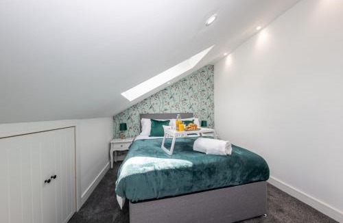 Luton House | CONTRACTORS FAVOURITE, LUXURY LIVING, LARGE PREMIUM HOUSE, NEWLY BUILT, FREE PARKING FOR UP TO 4 VEHICLES, GREAT ACCESS TO CENTRAL LUTON & THE M1 and A6