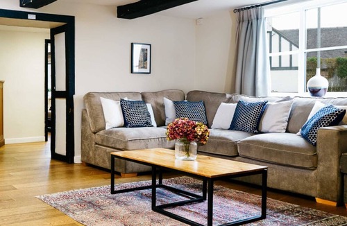 Cauldon Low House | Converted pub, sleeping up to 34 guests. Close to Alton Towers and Ashbourne.