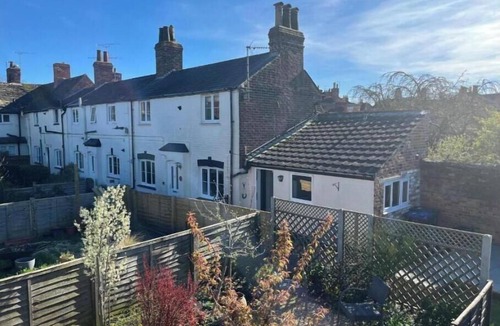 Devizes Cottage | Copper Cottage – Charming Central Devizes Retreat with Secluded Garden