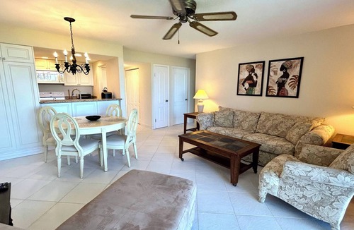 Williams Town Condo | Coral Beach Condo w Ocean View 1 Bdr Sleeps 4