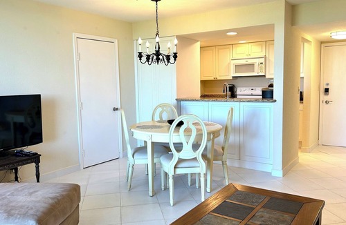 Williams Town Condo | Coral Beach Condo w Ocean View 1 Bdr Sleeps 4
