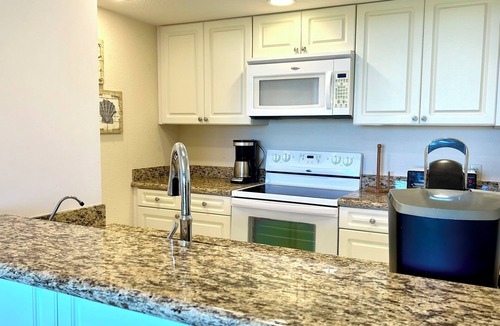 Williams Town Condo | Coral Beach Condo w Ocean View 1 Bdr Sleeps 4