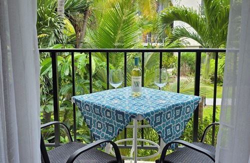Williams Town Condo | Coral Beach Private Modern Beachfront Condo