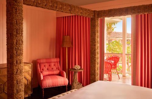 Dunmore Town Hotel | Coral Sands Inn & Cottages