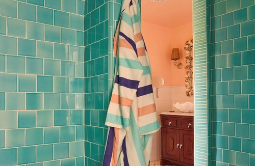 Dunmore Town Hotel | Coral Sands Inn & Cottages