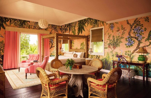 Dunmore Town Hotel | Coral Sands Inn & Cottages