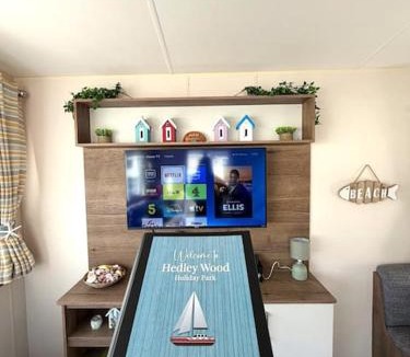 Widemouth Bay Resort | Cornish Coastal Retreat - Dog Friendly Caravan - Hedley Wood Holiday Park