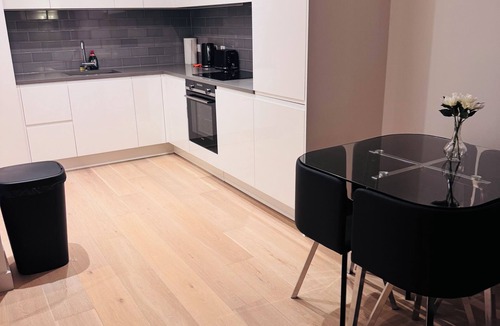 Docklands Apartment | Cosy 1-Bedroom Flat Close to All Amenities in a Prime London Location