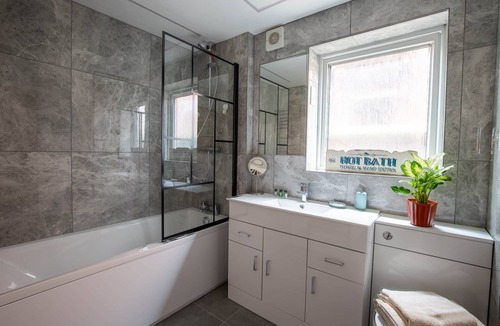 Aylesbury Apartment | Cosy 2 bed apartment 5 min walk to town centre