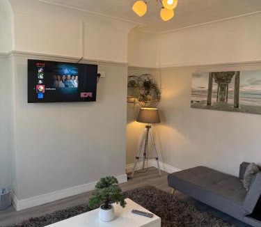 South Shore Apartment | Cosy 2 Bed By Pleasure Beach