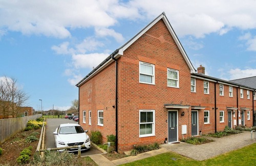 Bicester House | Cosy 3 Bedroom Home Next to Bicester Village