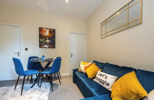 Newcastle-Under-Lyme House | Cosy 4 Bed Townhouse near Keele University and Royal Stoke Hospital