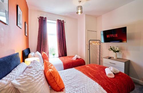 Wyken House | Cosy 4Bed Home By Prospergress Property Short Lets & Serviced Accommodation Coventry near University Hospital With Self-Check-In, 4 Smart TVs, Free Parking, Fast WiFi & Pool Table and Games