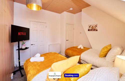 Wyken House | Cosy 4Bed Home By Prospergress Property Short Lets & Serviced Accommodation Coventry near University Hospital With Self-Check-In, 4 Smart TVs, Free Parking, Fast WiFi & Pool Table and Games