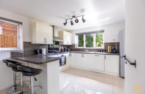 Knowle Sands House | Cosy 5 bedroom house - Central By Valore Property Services