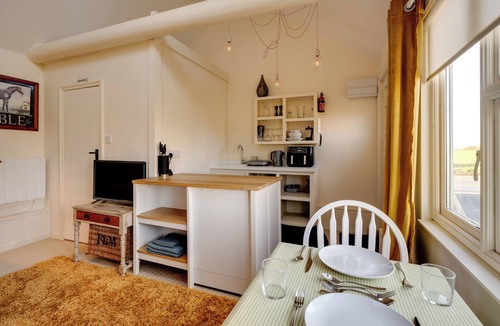 Stowmarket House | Cosy and Equipped, Pvt Garden, Direct Access to Public Footpath, Dog Friendly.