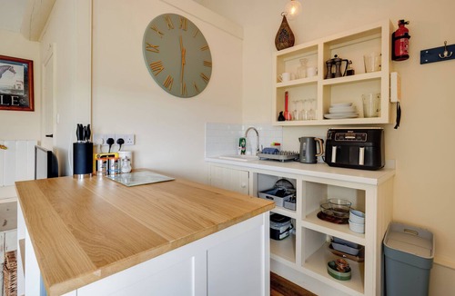 Stowmarket House | Cosy and Equipped, Pvt Garden, Direct Access to Public Footpath, Dog Friendly.