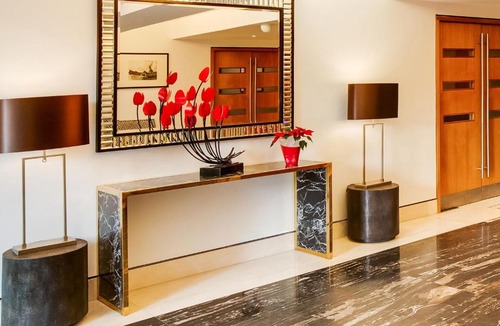 Courtfield Apartment | Cosy Apartment in London with Jacuzzi